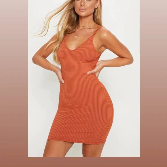 PrettyLittleThing Rust Mini Dress - Picture 2 of 5